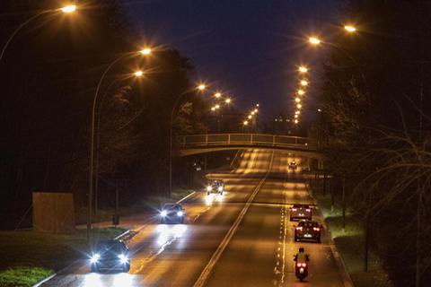 Eine Arbeitsgruppe untersucht die Straßenbeleuchtung in Rüsselsheim. Dabei sind verschiedene Interessen zu berücksichtigen. Foto: Volker Dziemballa (VF
