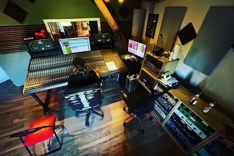 Beim Sommerfest können die Besucher sich durch das Tonstudio von Marburg Records führen lassen. Foto: Marburg Records