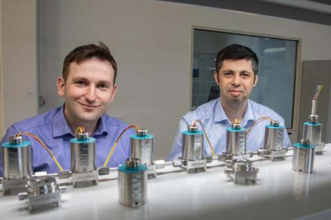 Stolze Gründer: Illya Kaufman (links) und Wladimir Barskyi sind mit ihrem Unternehmen Archigas in Rüsselsheim ansässig und arbeiten an innovativen Wasserstofftechnologien.