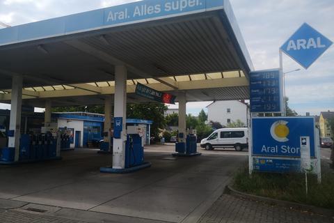 Seit rund zehn Jahren betreibt Kai Dindorf die Aral-Tankstelle in der Adam-Opel-Straße. Kommende Woche soll nun Schluss sein. Foto: Olaf Kern
