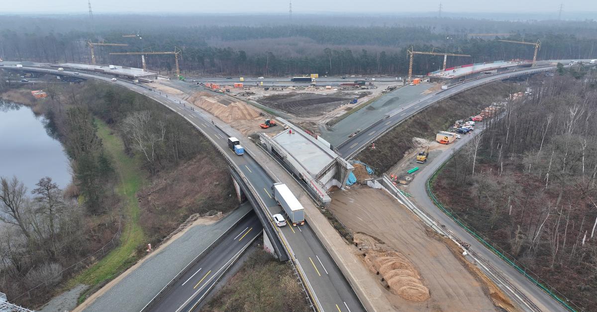 Autobahn 67: Sprengung von zwei Autobahnbrücken am Rüsselsheimer Dreieck