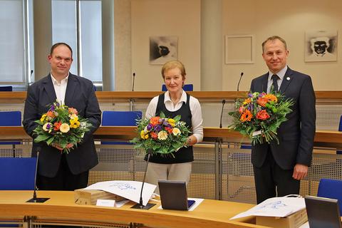 Sascha Auth, Lydia Bardonner und Torsten Steinborn (von links) sind für ihr musikalisches Engagement geehrt worden. Foto: Susanne Rapp