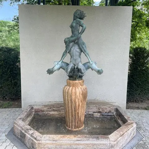 Der Nymphenbrunnen hinter den Opel-Villen ist einer von über 20 Zierbrunnen in der Stadt. 