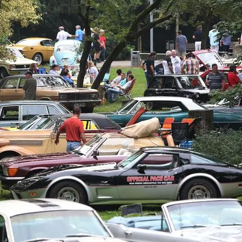 Auf das Klassikertreffen an den Rüsselsheimer Opelvillen, hier eine Aufnahme von 2019, müssen Oldtimer-Fans auch in diesem Jahr verzichten.