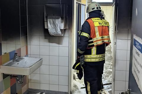 Brandstiftungen in Schultoiletten können auch einen verstörenden „Internet-Trend“ als Hintergrund haben.      Archivfoto: MTK