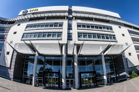 Der mögliche Verkauf des Adam-Opel-Hauses stößt nicht bei allen Rüsselsheimern auf Verständnis.   Foto: Vollformat/Volker Dziemballa 