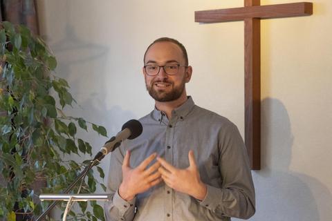 Florian Langer will in Gemeinschaft Gott nah sein. Foto: Volker Dziemballa