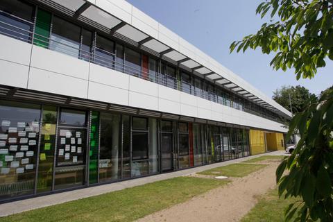 Der Kreis Groß-Gerau bestätigt einen Corona-Fall an der Rüsselsheimer Eichgrundschule. Foto: Volker Dziemballa 