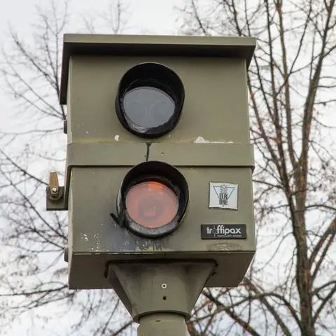 Blitzer-Säule in der Hasslocher Straße in Rüsselsheim.