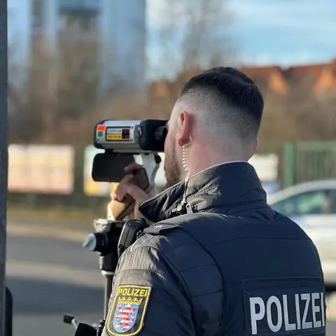 Bei Geschwindigkeitskontrollen in Rüsselsheim und Raunheim werden die Kontrolleure fündig.