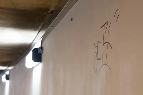 Schon kurz nach der Eröffnung der neuen Unterführung sind erste Graffiti-Schmierereien aufgetaucht. 