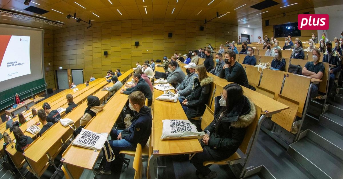 Hochschule RheinMain Semesterbeginn mit Anwesenheit MainSpitze