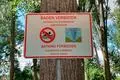 Ein neues Schild an der Unglücksstelle. Fotos: Gemeinde Trebur