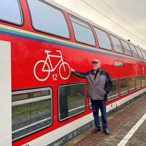 Nur zwölf Fahrradplätze bieten die Züge zwischen Limburg und Frankfurt an. Zu wenig, meint Valentin Bleul, Fraktionsvorsitzender der Freien Wähler im Kreistag Limburg-Weilburg.