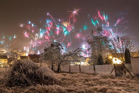 Dieses Foto eines Jahreswechsels hatte Christoph Weber für das Tageblatt gemacht - mit leuchtendem Feuerwerk. © Christoph Weber