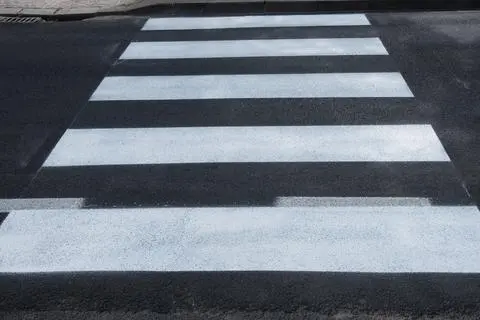Ein Zebrastreifen auf Höhe des Laubenheimer Friedhofs würde nach Ansicht der Stadtverwaltung die Verkehrsteilnehmer gefährden. (Symbolbild)