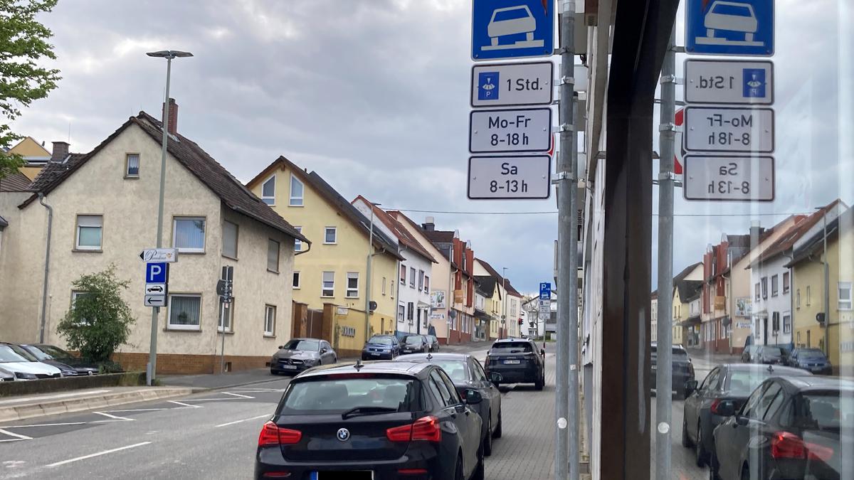 Weilbach: Neue Parkzeitbegrenzung in der Frankfurter Straße