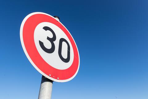 Tempo 30 ist auf Landes- oder Bundesstraßen in kommunalem Gebiet bisher nur schwer durchzusetzen.