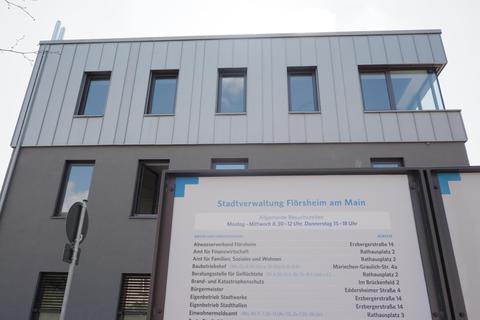 Auch das Flörsheimer Rathaus wird mit Gas beheizt. Archivfoto: Jens Etzelsberger