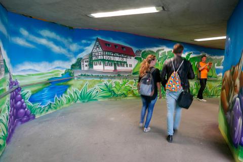 Die Bahnhofsunterführung ist mit Graffiti gestaltet. So etwas hätte die SPD auch an anderen Orten in der Stadt gern. Archivfoto: Jens Etzelsberger 