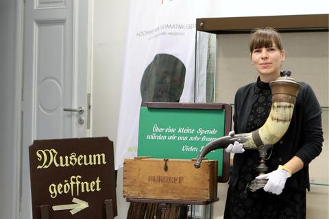 Die Ethnologin Tanja Zobeley ist in Hochheim für Schenkungen an das Heimatmuseum, Weinbaumuseum und das historische Stadtarchiv zuständig. Foto: Ulrich von Mengden