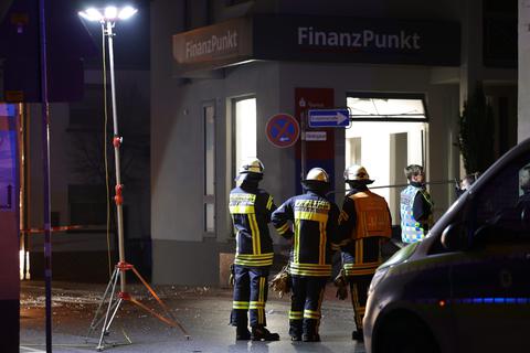 Der Geldautomat in der Casteller Straße in Hofheim-Diedenbergen ist erneut Ziel von Automatensprengern geworden.