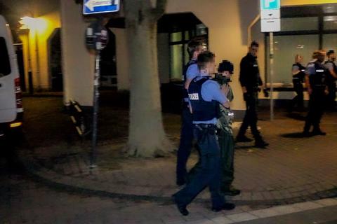 Die Polizei nahm die Täter fest. Foto: Wiesbaden112