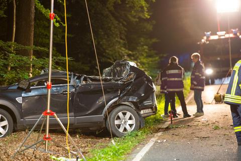 Drei junge Männer starben bei einem Unfall auf der L3018 bei Hofheim.  Foto: Wiesbaden112.de