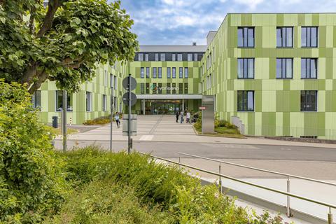 Zu den Kliniken des Main-Taunus-Kreises gehören auch das Krankenhaus in Hofheim (Foto) und das in Bad Soden. Varisano Kliniken des Main-Taunus-Kreises