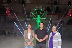 v.l.n.r. Jennifer Pennewiß (Wirtschaftsförderung), Jan Römer (Geschäftsführer), Landrätin Dorothea Schäfer

