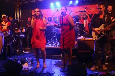 „Liquid Move“ haben den Groove im Blut. Bei ihrem ersten Auftritt bei „Gude Musik“ boten sie eine mitreißende Show.  Foto: Valentin