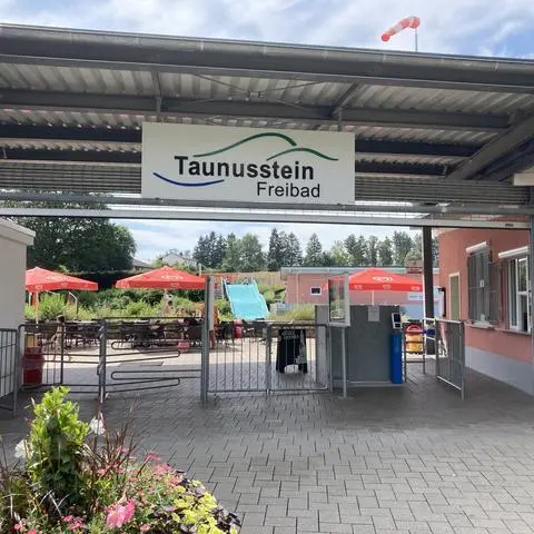 Von Montag an hat das Taunussteiner Freibad an sieben Tagen in der Woche geöffnet. Dies gilt noch vier die verbleibenden vier Wochen dieser Badesaison.