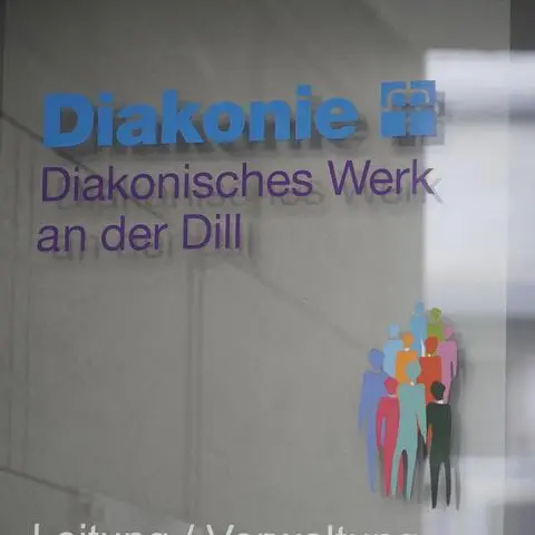 Die Arbeit des Akteneinsichtsausschusses, der sich mit der Kooperation der Stadt Dillenburg mit dem Diakonischen Werk an der Dill für die Flüchtlingsbetreuung beschäftigt hat, ist beendet. Ganz geräuschlos ist dies nicht vonstattengegangen: Die AfD wirft der Verwaltung vor, rechtswidrig gehandelt zu haben. (Archiv)