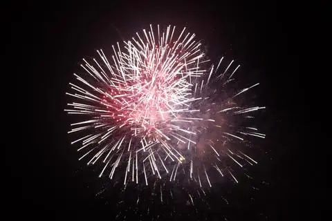 Bereits seit 1960 gibt es "Heisterberger Weiher in Flammen". Aus der Schnapsidee von ein paar Freunden, die ihre übrig gebliebenen Silvesterkracher loswerden wollten, wurde eine Traditionsveranstaltung, die immer am ersten Samstag im August Tausende Besucher zu der Freizeitanlage im Driedorfer Ortsteil lockt.