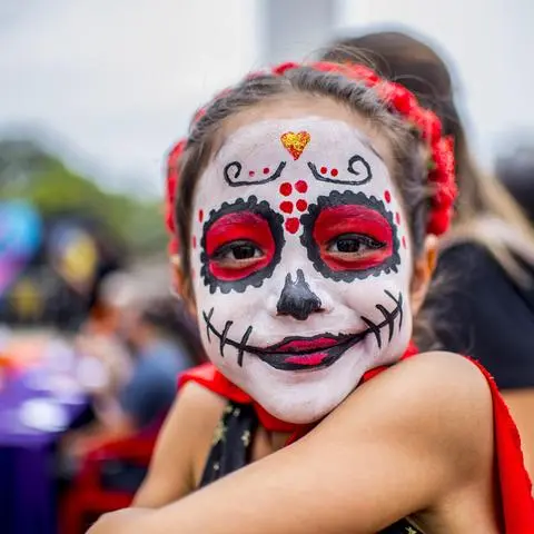 Der „Dia de los Muertos“ ist eine der wichtigsten Feierlichkeiten in Mexiko. In fröhlicher Atmosphäre soll nun auch auf dem Waldhof der Verstorbenen gedacht werden. 