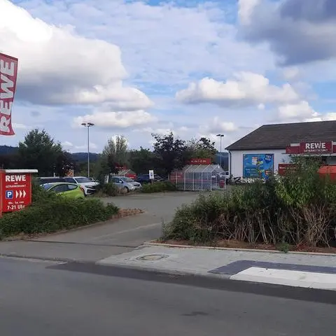 Der Rewe-Markt im Greifensteiner Ortsteil Holzhausen sucht einen neuen Standort.