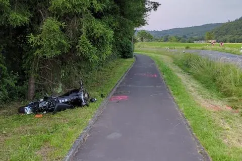 Ein 44-jähriger Motorradfahrer wurde bei einem Unfall zwischen den Greifentseiner Ortsteilen Ulm und Allendorf schwer verletzt. 
