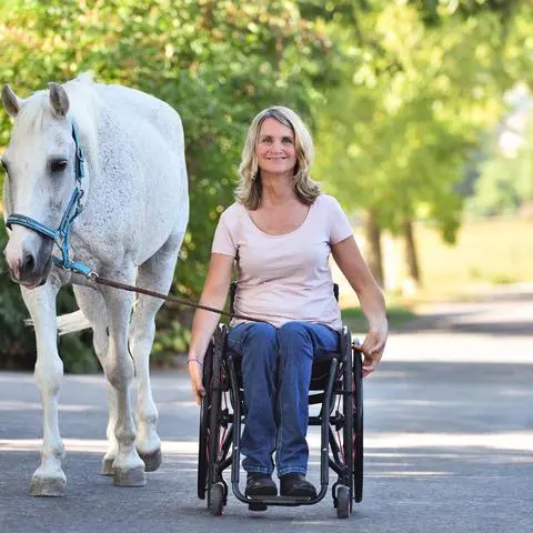 Marion Bender aus Schöffengrund ist nach einem Reitunfall in den 1990er Jahren gelähmt. Die Liebe zu Pferden hat sie trotzdem nicht verloren.