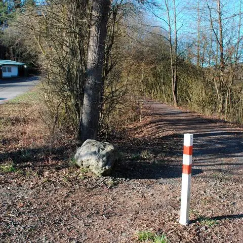 Hier am Biskirchener Schützenhaus beginnt der Ulmtalradweg. 