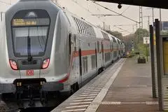 Intercity der Linie 34 bei der Ausfahrt aus Bad Nauheim.
