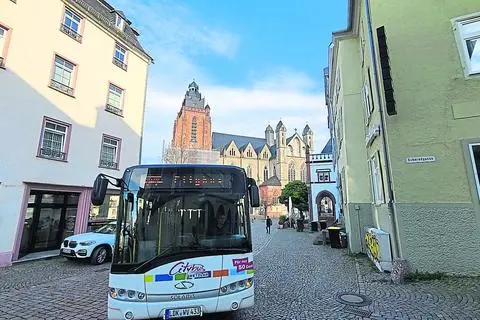 Auf die Mitreisenden kommt es an: Auch manche kurze Tour im Bus kann ein erheiterndes Erlebnis sein. (Archivfoto)