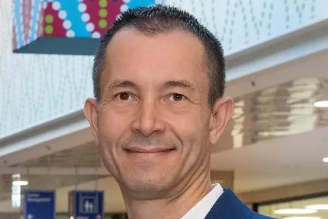 Er ist der neue Center-Manager in Wetzlar: Enver Savkay. 