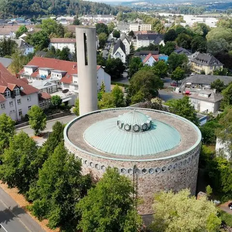 Die Kirche St. Elisabeth in Wetzlar hat einen Käufer gefunden: Hausherr des maroden Gebäudes, das eigentlich in Wohnraum umgewandelt werden sollte, wird die koptisch-orthodoxe Diözese Süddeutschland aus dem Kloster in Kröffelbach.