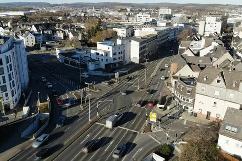 Weil das Provisorium gut funktioniert, will die Stadt die Verkehrsregelung in der Neustadt verändern. Die große Einbahnlösung soll kommen. (Archivfoto)