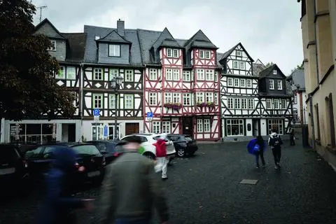 Ein Maßnahmenvorschlag für den Wetzlarer Altstadtkern: der Schillerplatz. In zwei Bauabschnitten und mit geschätzten Kosten von 1,6 Millionen Euro soll ein autofreier Ort der Begegnung sowie der Kultur entstehen. (Archivbild)