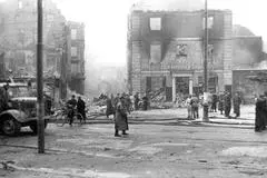 Die Stadt Mainz am Tag nach dem verheerenden Bombenangriff am 28. Februar 1945, bei dem auch drei Nieder-Olmer Bürger ums Leben kamen.