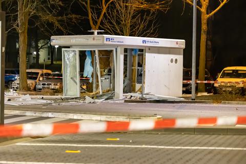 In der Nacht zum Dienstag haben Unbekannte in Mainz-Finthen einen Geldautomaten gesprengt.