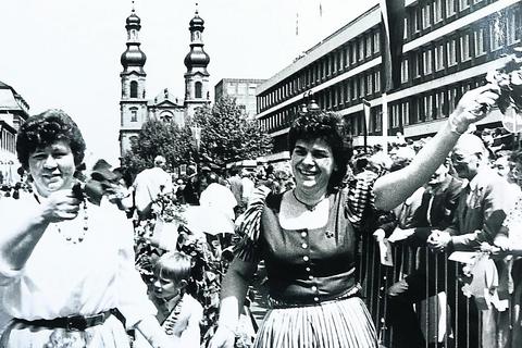 Festumzug 1987 auf der Großen Bleiche. Foto: Klaus Benz/Stadtarchiv