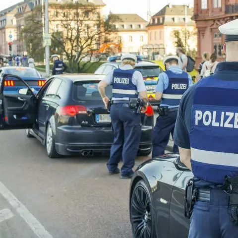 Bereits in der Vergangenheit hat die Polizei in der Peter-Altmeier-Allee regelmäßig stationäre Kontrollstellen errichtet. Wie hier bei einer Kontrolle zu Autoposern. Aktuell liegt ein Schwerpunkt auf Alkohol und Drogen im Straßenverkehr.