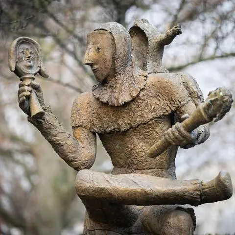 Die Statue des Till Eulenspiegel am Kronberger Hof.